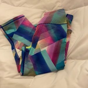 Victoria secret sport Capri leggings in abstract print , excellent condition !